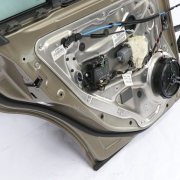 MERCEDES S204 DVEŘE LEVÉ ZADNÍ SANIDINE BEIGE BÉŽOVÝ METALIC - 798