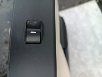 RANGE ROVER III VOGUE L322 PRZEŁĄCZNIK SZYBY PRAWY PRZÓD AH42-14717-AA
