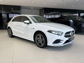 Mercedes Klasa A W177/V177 Hatchback Plug-In 1.3 250e 218KM 2020 Mercedes-Benz Klasa A AMG Line Plug In Fotele kubelkowe Nawigacja Kame, zdjęcie 4