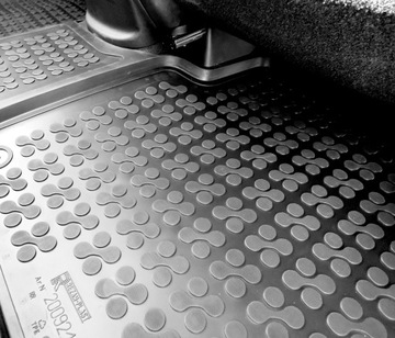 Toyota Aygo X 2022 года, резиновые коврики с швеллерами