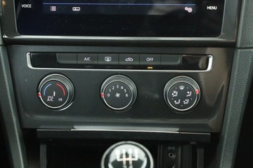 Volkswagen Golf VII Variant 1.6 TDI CR DPF BlueMotion Technology 90KM 2017 VW Golf 1.6 TDI, Salon Polska, Klima, Tempomat, zdjęcie 13