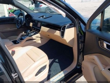 Porsche Cayenne III SUV S 2.9 440KM 2023 Porsche Cayenne 2023 PORSCHE CAYENNE PLATINUM EDITION 2.9 Benzyna 440KM, zdjęcie 9