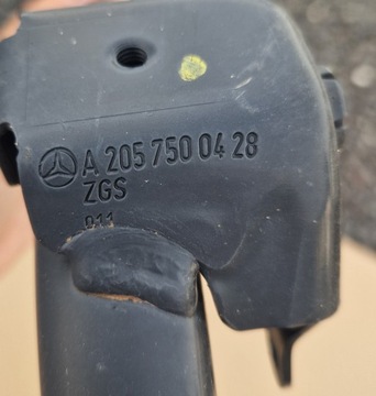 ПЕТЛЯ КРЫШКИ БАГАЖНИКА ЛЕВАЯ MERCEDES W205 ОРИГИНАЛ