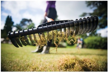 РОЛИКОВЫЙ АЭРАТОР ДЛЯ ПОЧВЫ FISKARS 3в1