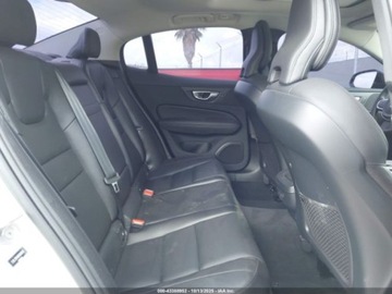 Volvo S60 III 2024 Volvo S60 B5 Core Dark Theme 2024 2.0L 2.0 Benzyna 247KM, zdjęcie 12