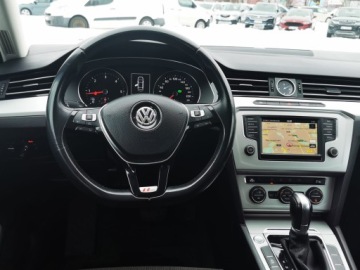 Volkswagen Passat B8 Limousine 1.6 TDI BlueMotion Technology 120KM 2017 VW PASSAT 1.6 TDI Comfortline , Pakiet R-line, Automat, 2x Klucz, Nawigacja, zdjęcie 3