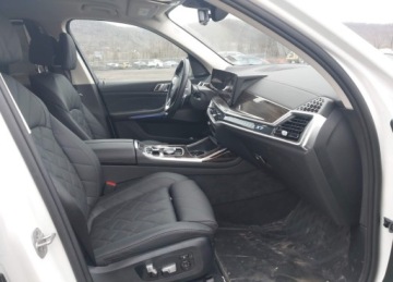 BMW X7 SUV Facelifting 3.0 40i 381KM 2025 BMW X7 2025r., xDrive40i, 3.0L, od ubezpieczalni 3.0 Benzyna 380KM, zdjęcie 9