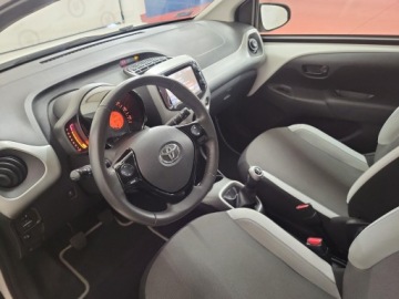 Toyota Aygo II Hatchback 5d 1.0 VVT-i 69KM 2014 Toyota Aygo 1.0 VVT-i X-play II (2014-) 1.0 VVT-i, zdjęcie 9