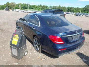 Mercedes Klasa E W213 2019 Mercedes-Benz Klasa E 2019 Mercedes-Benz E-Class E 300 4MATIC Sedan 2.0, zdjęcie 3