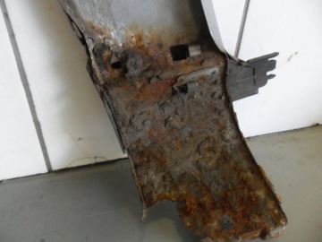 AUDI A4 B5 1997 BLATNÍK PRAVÝ PŘEDNÍ