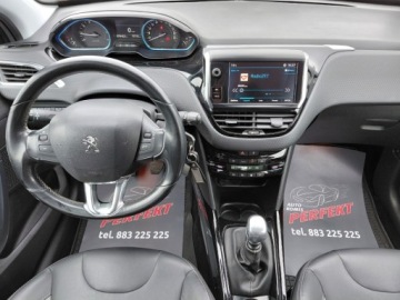 Peugeot 2008 I SUV Facelifting 1.2 PureTech 130KM 2019 Peugeot 2008 130 KM Klimatronik Sensor PDC Navi 1.2 Benzyna 130KM, zdjęcie 16