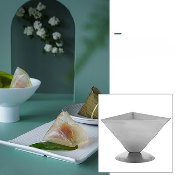 МАЛЕНЬКИЕ СУШИ, ПРИГОТОВЛЕННЫЕ ПИЩЕВЫЕ РИСОВЫЕ ШАРИКИ