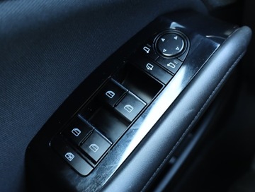 Mazda 3 IV Hatchback 2.0 Skyactiv-X 180KM 2020 Mazda 3 2.0 Skyactiv-X, Navi, Klima, Klimatronic, zdjęcie 15