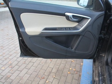 DVEŘE LEVÉ PŘEDNÍ VOLVO S60 II KOMPLETNÍ 10-