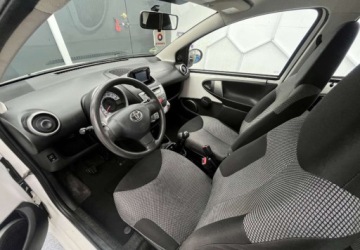 Toyota Aygo I 2013 Toyota Aygo 1.0 benzyna 1 wlasciciel 100 bezwypadkowy Benzyna 70KM, zdjęcie 16