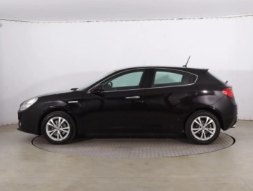 Alfa Romeo Giulietta Nuova II Hatchback 5d Facelifting 2.0 JTD 16v 170KM 2014 Alfa Romeo Giulietta 2.0 JTDM, 167 KM, Automat, zdjęcie 2
