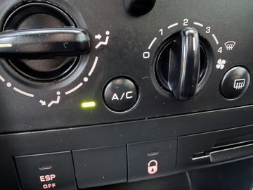 Peugeot 207 Hatchback 5d 1.4 16V 88KM 2007 Peugeot 207 Tylko 167tyśkm! KLIMA Zwykła Benzyna 1.4 16V TRENDY 2007 5DRZWI, zdjęcie 12