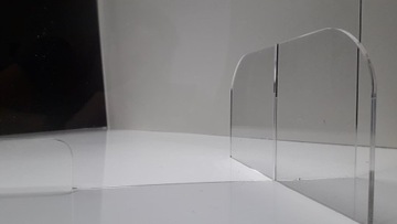 Защитная крышка из оргстекла для стола, стойки из оргстекла 100х75.