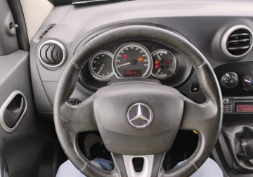 Mercedes Citan W415 Tourer 1.5 109 CDI 90KM 2016 Mercedes-Benz Citan 2016r, 1.5 DCI. Lekko uszkodzony przod. Jezdzi. Faktur, zdjęcie 9