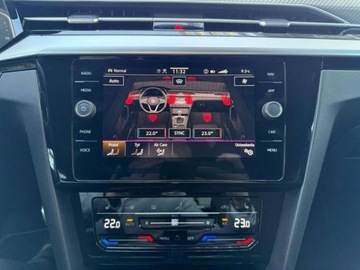 Volkswagen Arteon Fastback Facelifting 2.0 TSI 190KM 2022 Volkswagen Arteon 2.0TSI 190KM R-Line DSG Kamera ACC Keyless NiskiPrzebieg, zdjęcie 30