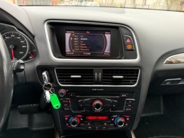 Audi Q5 I SUV 3.2 FSI 270KM 2010 Audi Q5 3.2 FSI S-TRONIC QUATTRO AUTOMAT SKORY XENONY GRZANE FOTELE PANORA, zdjęcie 12