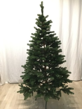 Красивая искусственная елка 