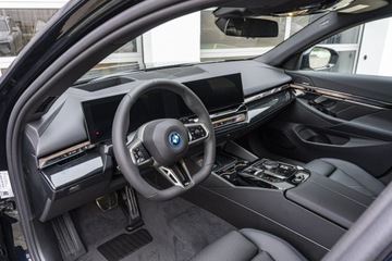 BMW Seria 5 G90-91 Sedan Plug-In 3.0 50e 489KM 2025 BMW 550 xDrive Sedan Dostępny od ręki!, zdjęcie 8