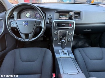 Volvo S60 II Sedan 2.0 D3 163KM 2010 Volvo S60 Volvo S60 D3 Geartronic R-Design 2.0 Diesel 163KM, zdjęcie 12