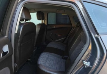 Opel Astra J Sedan 1.4 Twinport ECOTEC 100KM 2014 Opel Astra Opel Astra 1.4 Active 1.4 Benzyna 100KM, zdjęcie 7