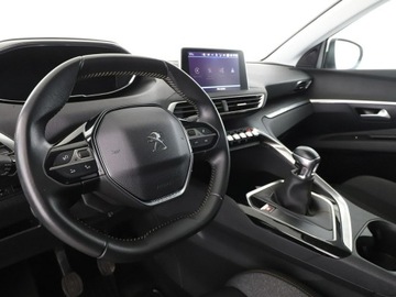 Peugeot 3008 II Crossover 1.5 BlueHDI 130KM 2019 Peugeot 3008 Niski przebieg Virtual Navi Czujniki, zdjęcie 13