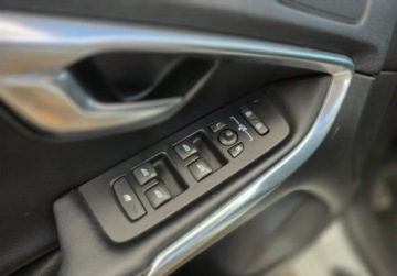 Volvo V40 II Cross Country D3 150KM 2013 Volvo V40 R-DESIGN D3 2,0 R5 150KM Automat 2.0 Diesel 150KM, zdjęcie 19