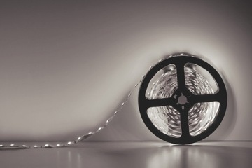 Светодиодная лента 12В 5М 24Вт 2835 300LED НЕЙТРАЛЬНЫЙ ДНЕВНОЙ СВЕТ