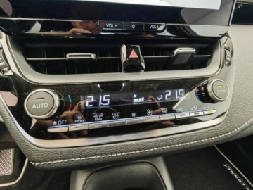 Toyota Corolla XII Sedan Facelifting 1.8 Hybrid 140KM 2025 Od ręki - Comfort 1.8 Hybrid 140KM | Podgrzewane fotele!, zdjęcie 11