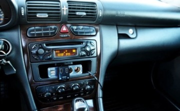 Mercedes Klasa C W203 Sedan W203 2.1 (C 220 CDI) 143KM 2004 Mercedes-Benz Klasa C Klimatyzacja, Tempomat, Zadbany, Serwisowany 2.1, zdjęcie 20