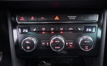 Seat Leon III Hatchback Facelifting 1.5 EcoTSI 130KM 2019 Seat Leon Bezwypadkowy Serwisowany 1-Wlasciciel FR Navi Led Asystenci Piek, zdjęcie 25