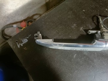 KLIKA LEVÝ PŘEDNÍ VNĚJŠÍ MERCEDES W210