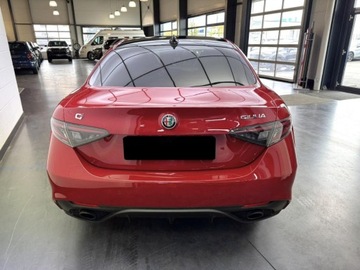 Alfa Romeo Giulia II Sedan Facelifting 2023 2.0 GME Turbo 280KM 2025 ALFA ROMEO Giulia Turbo Veloce Q4 Sedan 2.0 (280KM) 2025, zdjęcie 5