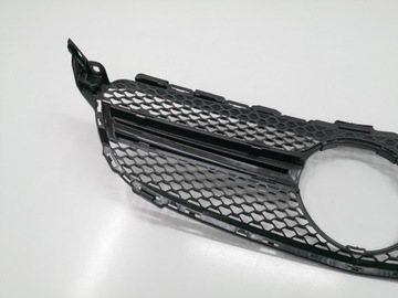 Пустышка решетки Mercedes C W205 63 AMG C63
