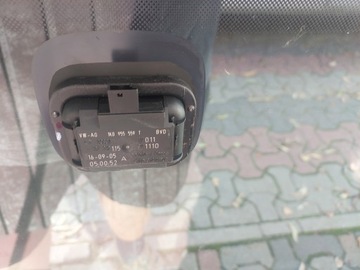 OCTAVIA II SKLO (OKNO) PŘEDNÍ ČELNÍ SENSOR