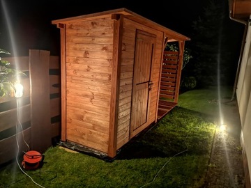 Дровяной сарай с домиком для садового инструмента из дерева