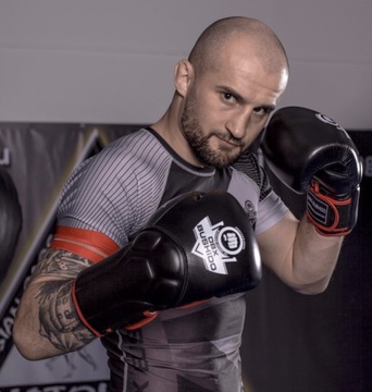 10 боксерских перчаток с системой Wrist Protect BB.