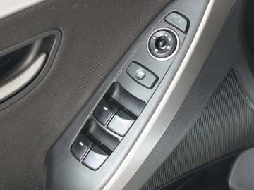 Hyundai i30 II Hatchback 3d Facelifting 1.6 CRDi 110KM 2016 Hyundai i30 1.6 CRDi 110KM/Nawi/Kamera, zdjęcie 11