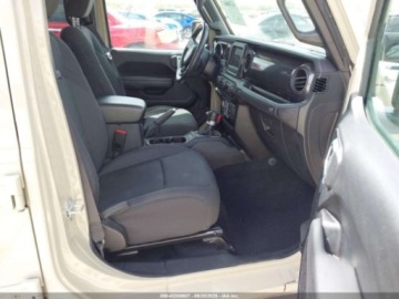 Jeep Gladiator 2022 Jeep Gladiator Altitude 2022 3.6l 3.6 Benzyna 285KM, zdjęcie 9