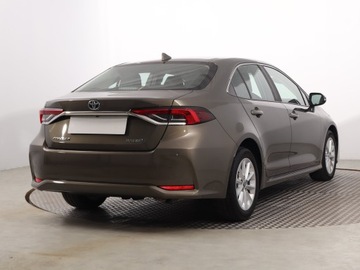 Toyota Corolla XII Sedan 1.8 Hybrid 122KM 2022 Toyota Corolla 1.8 Hybrid, Salon Polska, zdjęcie 4