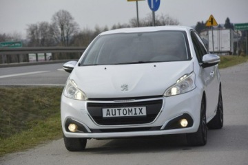 Peugeot 208 I Hatchback 5d Facelifting 1.2 PureTech 82KM 2018 Peugeot 208 1.2 Benzyna Style gwarancja przebiegu