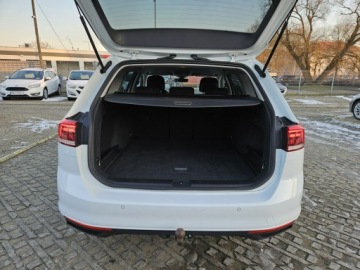 Volkswagen Passat B8 Variant 2.0 TDI BlueMotion SCR 150KM 2019 Volkswagen Passat Variant 2,0 diesel 150KM DSG LED, zdjęcie 14