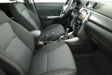 Suzuki Vitara III SUV Facelifting 1.0 BoosterJet 111KM 2018 Suzuki Vitara 1.0 BoosterJet, Salon Polska, zdjęcie 6