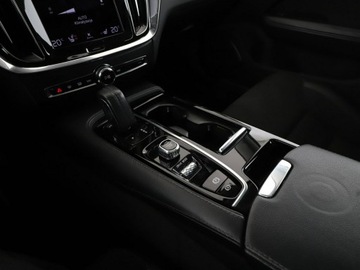 Volvo V60 II  Kombi Plug-in 2.0 T6 Plug-In Hybrid 341KM 2020 Volvo V60 Inscription Expression PHEV AWD T6, zdjęcie 31