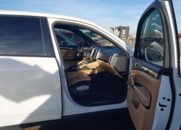 Porsche Cayenne III 2017 Porsche Cayenne 2017r., Platinum Edition, 3.6L, od ubezpieczalni 3.6 304KM, zdjęcie 9