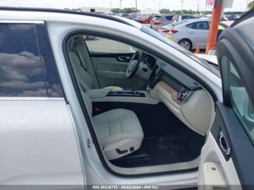 Volvo XC60 II 2022 Volvo XC 60 2022, B5, 2.0, Momentum 2.0 Benzyna 250KM, zdjęcie 4